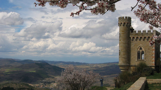 En este pequeño pueblo francés hay un tesoro enterrado del siglo XIX: estas son las teorías sobre su ubicación <em></em>